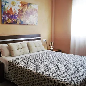 Amplio Piso 8 Mts Mezquita - Wifi - A/C - Parking Apartamento